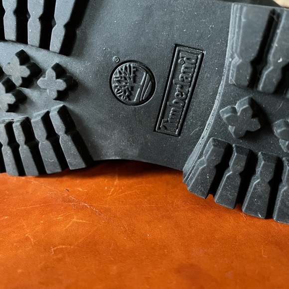 Timberland black boots. Size 4. Pristine condition. - Picture 6 of 6